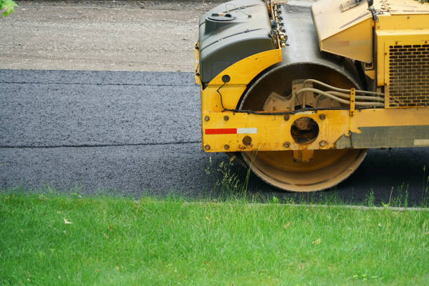 Best Driveway Paving Contractor  in Clinton, IL